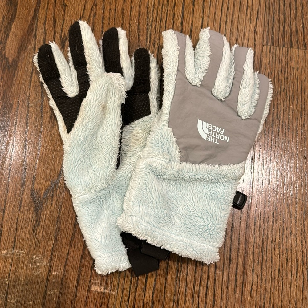 The North Face light blue furry gloves, Girl’s/Filles, L